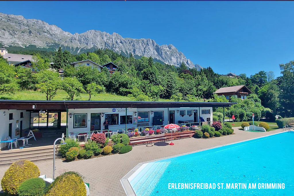 Abkühlung und Spaß im nahen Freibad.